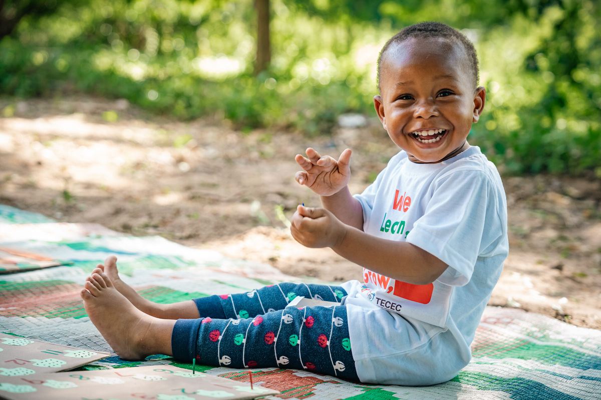 Volunteer with children at a Mwanza daycare